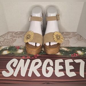 AVELLINI Platform 70's Retro Leather & Suede Flower Power Sandal 7.5 NWOT WOMENS